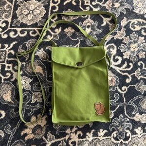 Fjallraven Pocket Bag in Meadow Green EUC